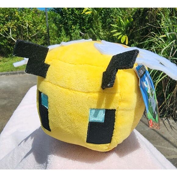 Minecraft 8 Inch Bee Plush NWT Stuffed Animal - Picture 1 of 9